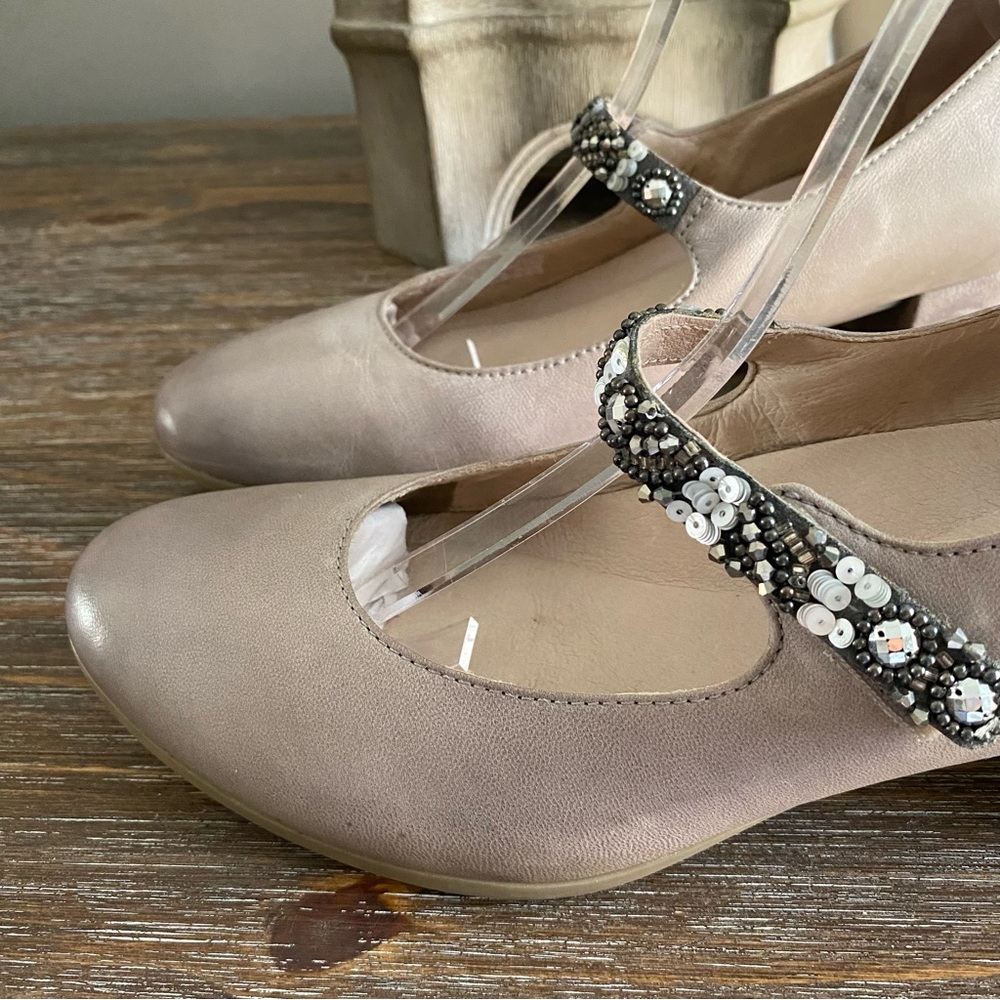 Dansko Pearlina Mary Jane Leather Platform Heeled Pump Womens 40 US 9.5-10 Stone